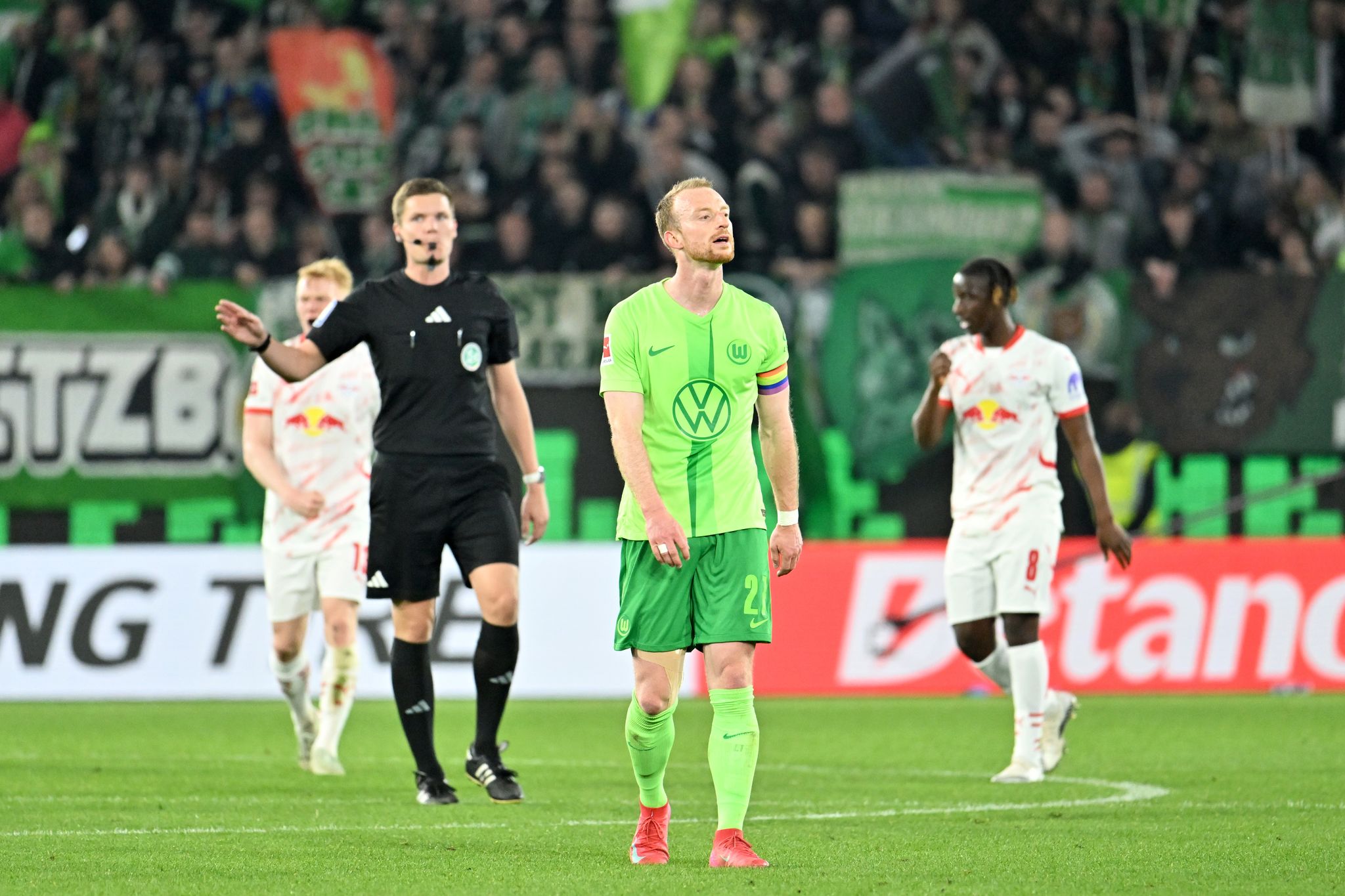 Wolfsburgs Arnold blafft nach Niederlage Reporter an