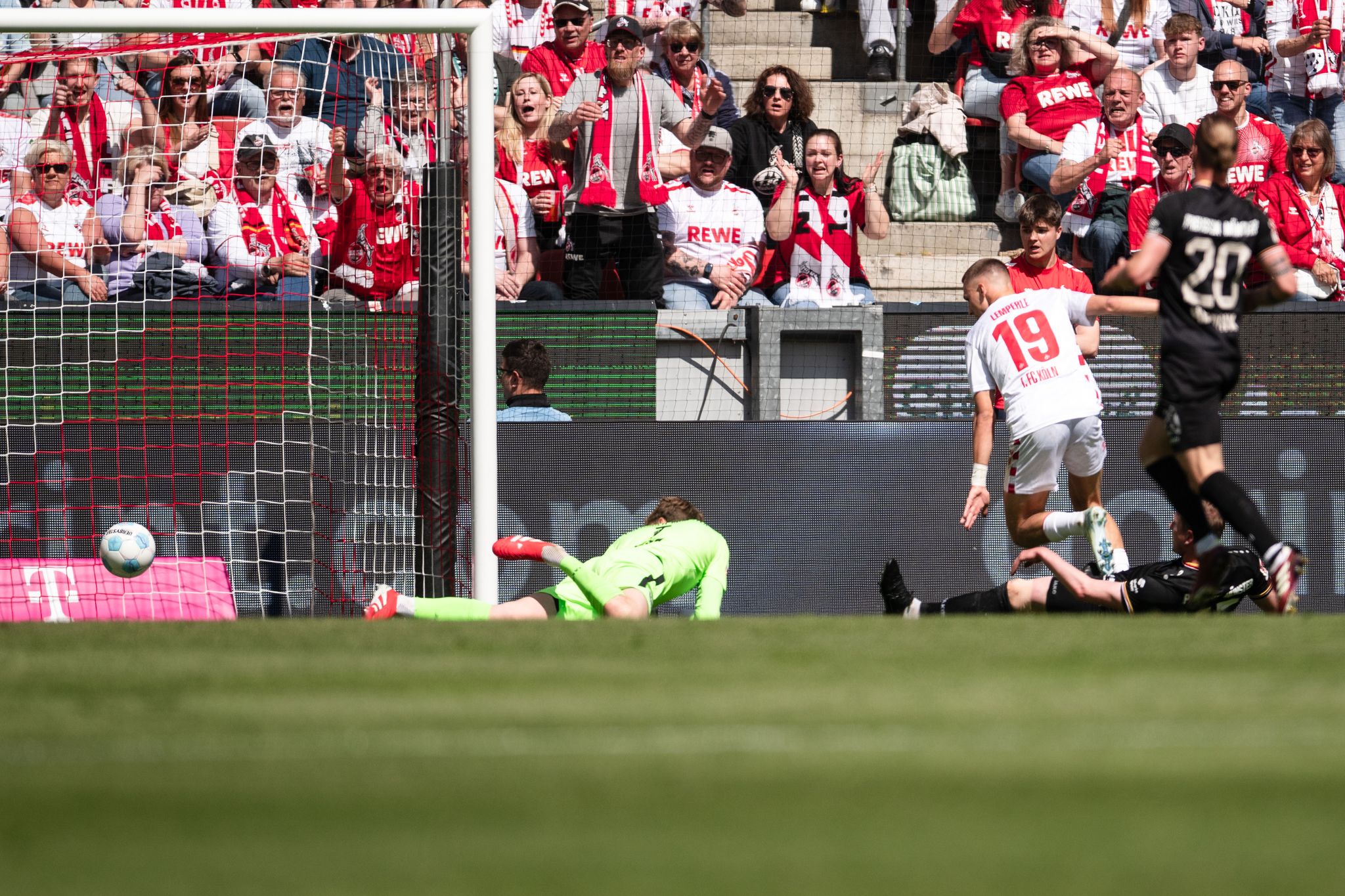 3:1 gegen Münster: Köln neuer Zweitliga-Tabellenführer