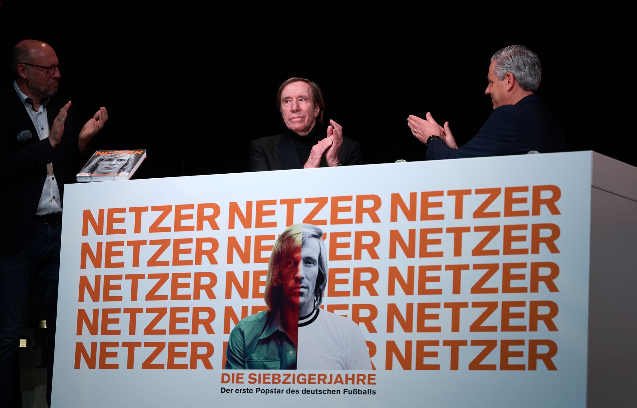 Netzer eröffnet Ausstellung und weint: «Tief berührt»