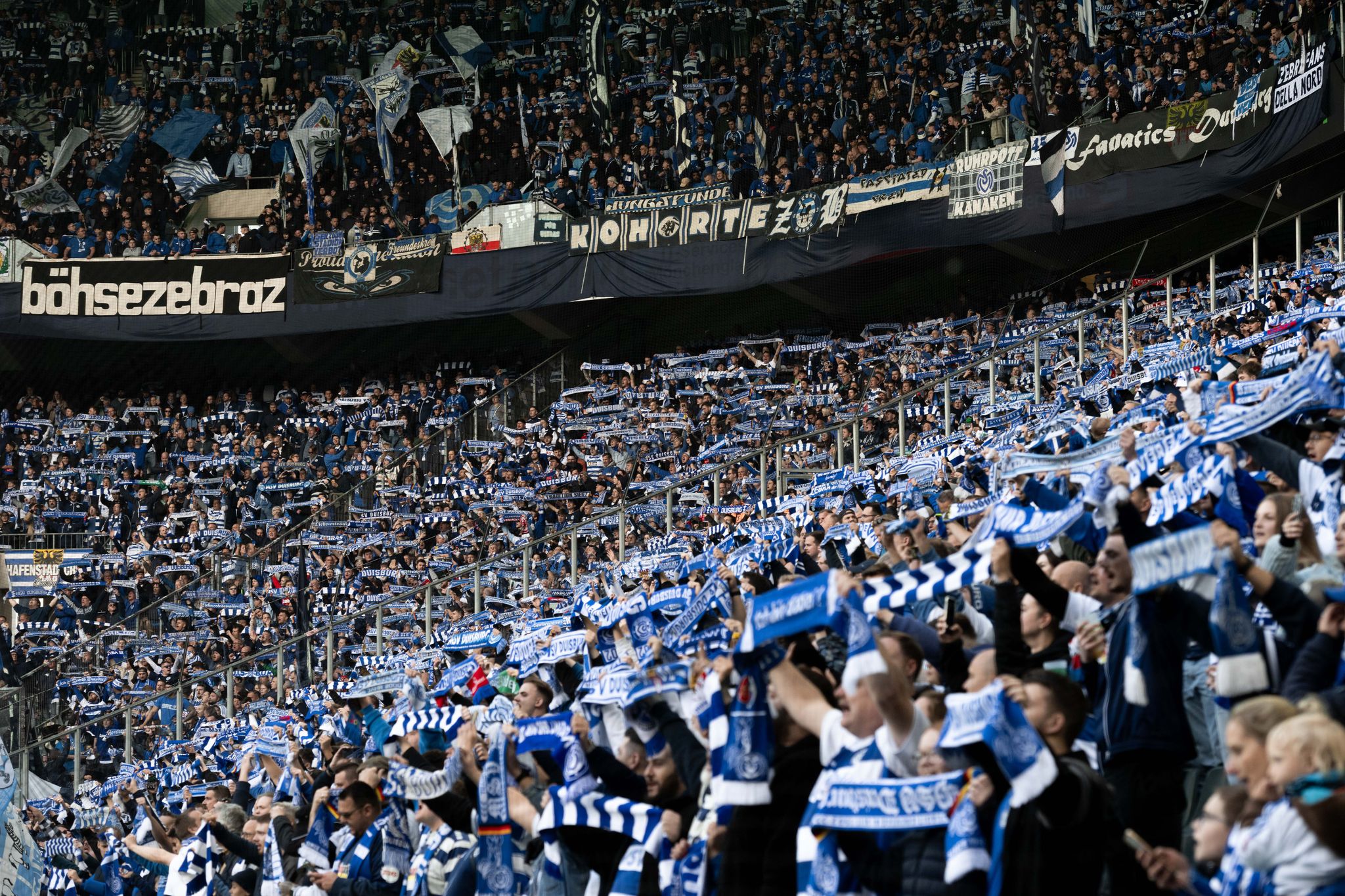 MSV Duisburg bejubelt Rückkehr in die dritte Liga