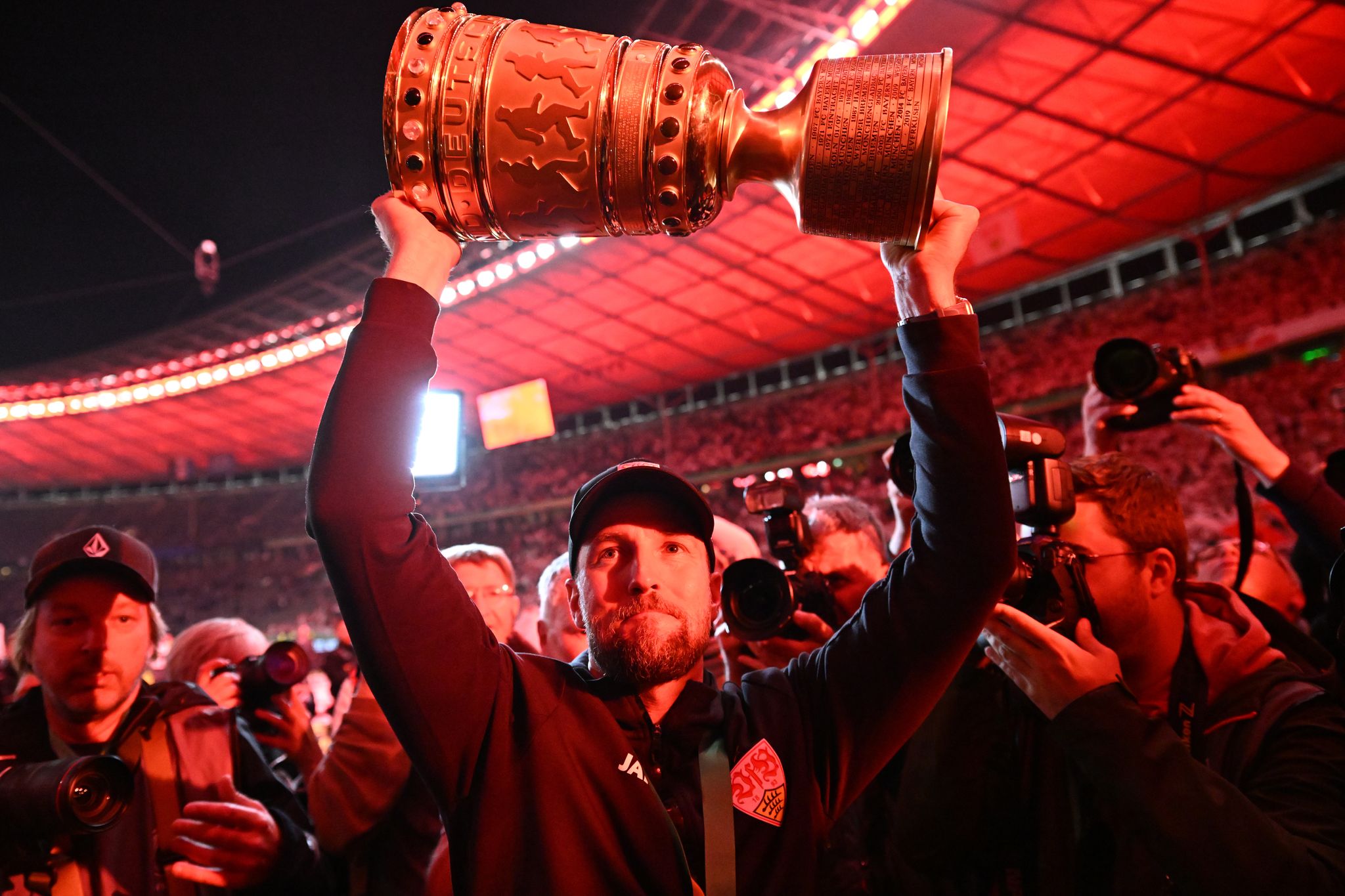 Selbst mit DFB-Pokal: Hoeneß zweifelt an Berghain-Zutritt