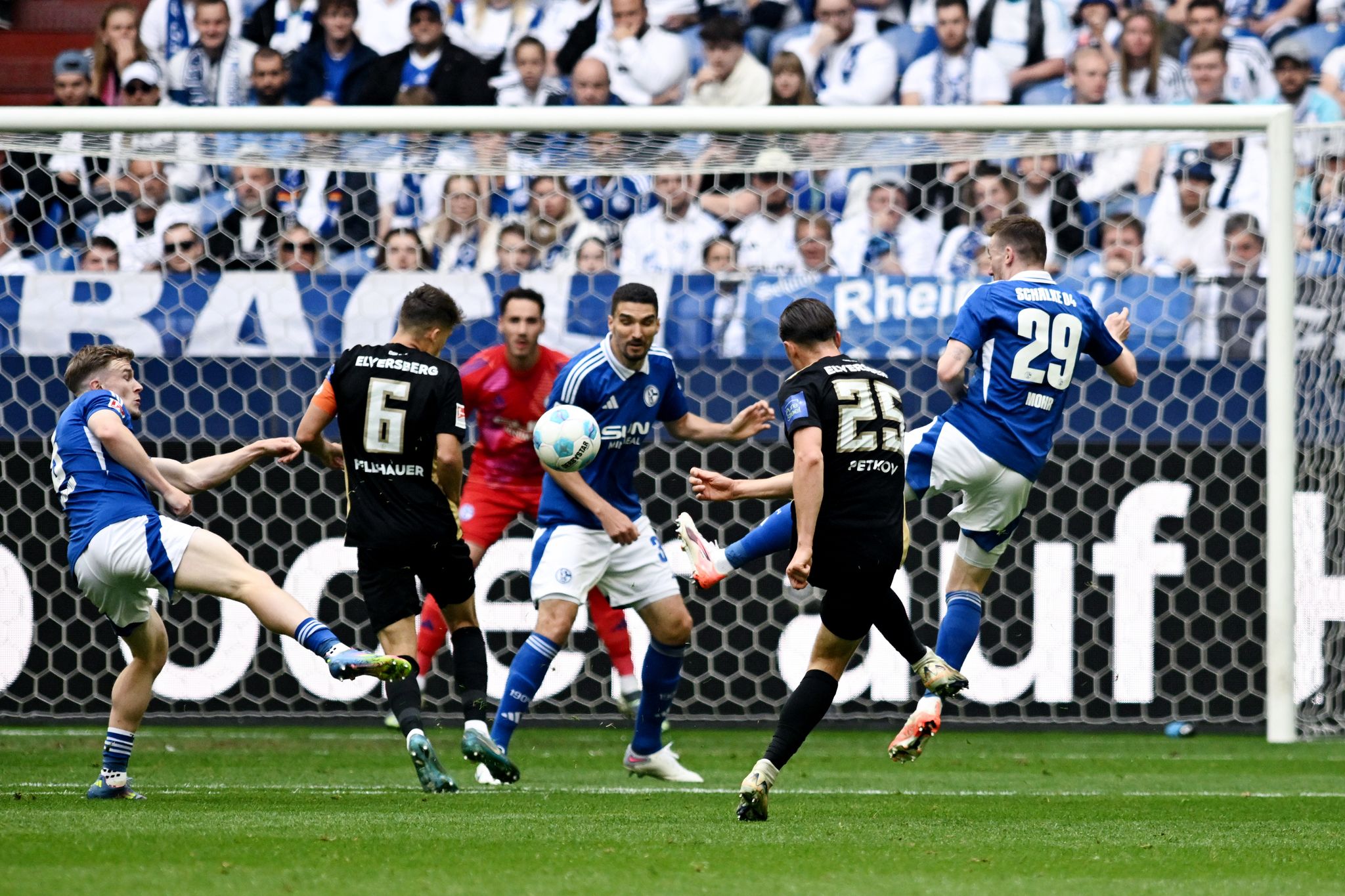 Elversberg schlägt Schalke und spielt um die Bundesliga