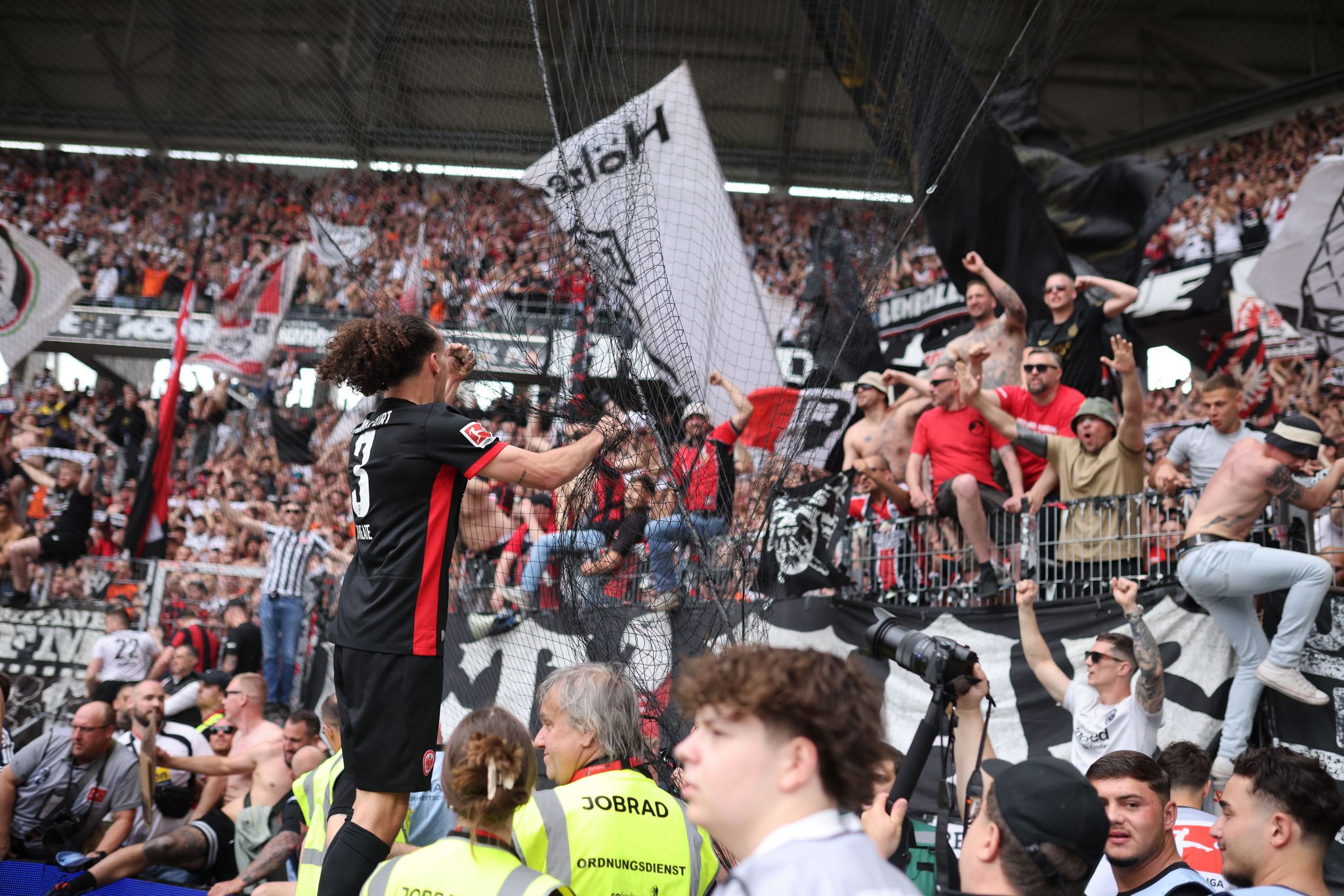 Königsklassen-Krimi: Eintracht in Ekstase, Freiburg geknickt