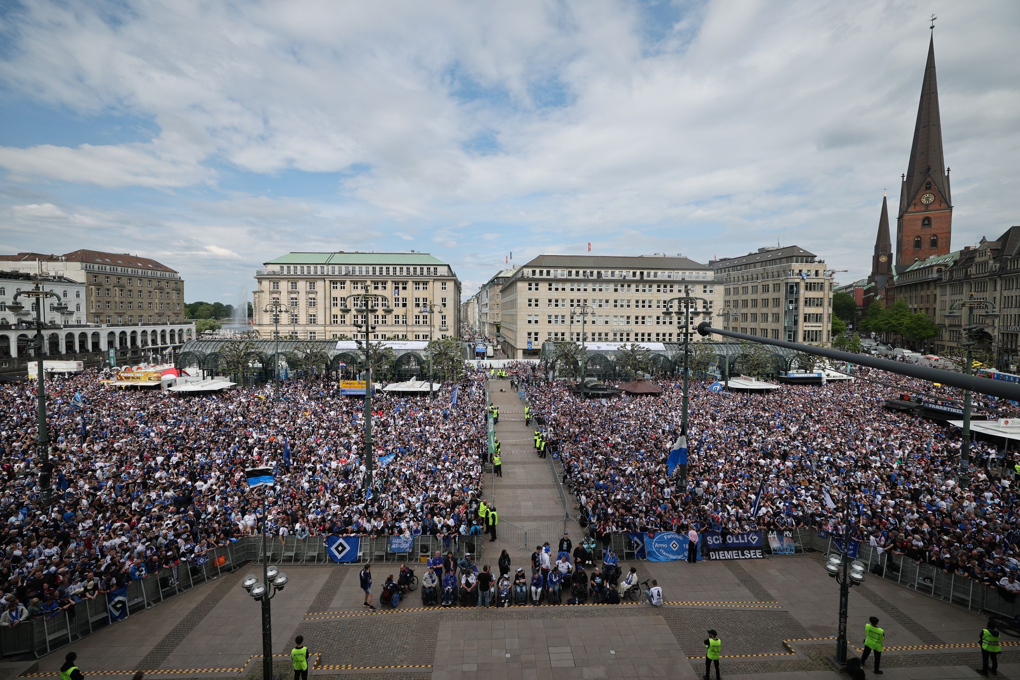 Aufstiegsparty: HSV verwandelt Innenstadt in Partymeile