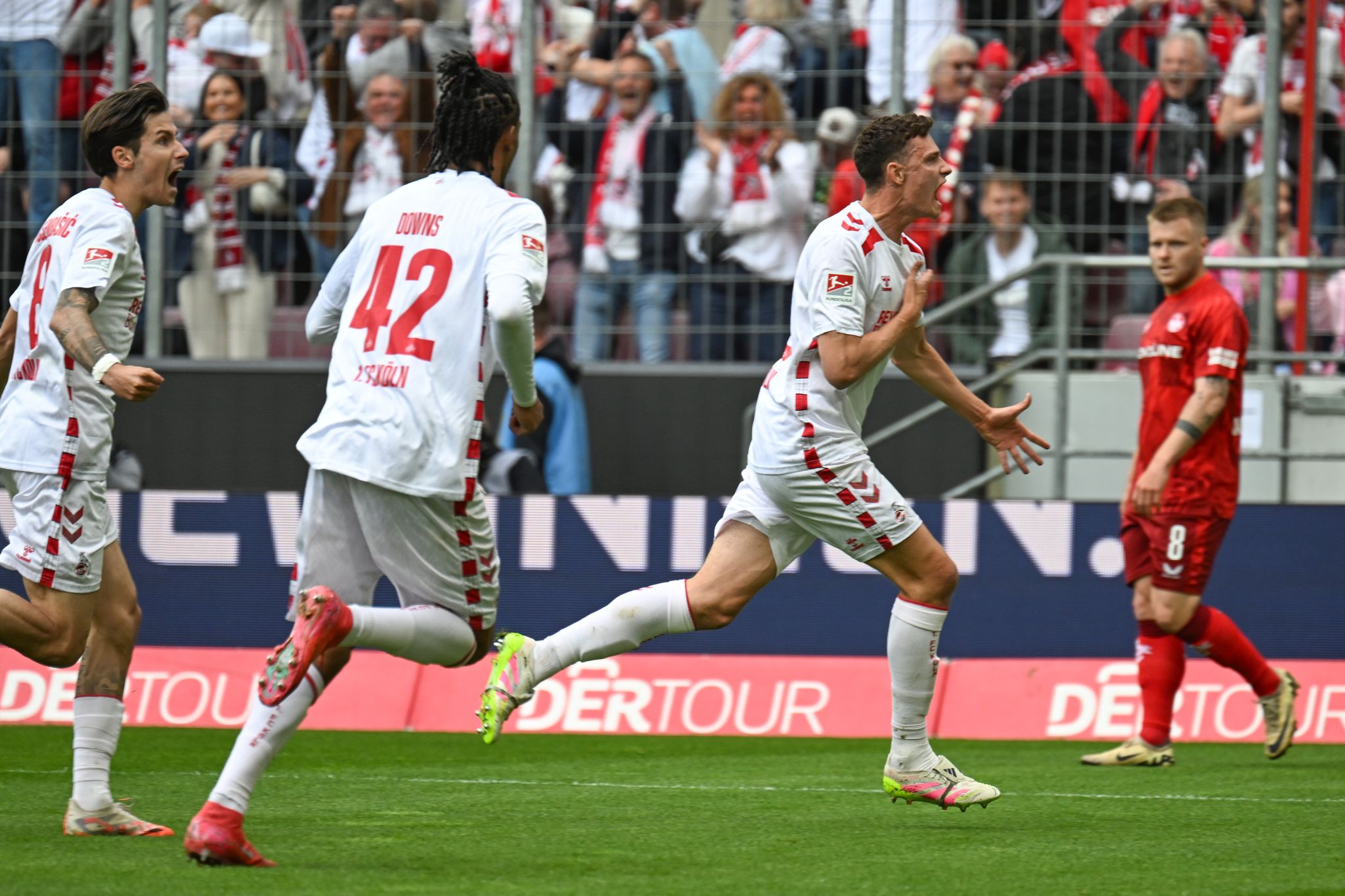 Funkel führt 1. FC Köln als Zweitligameister zum Aufstieg