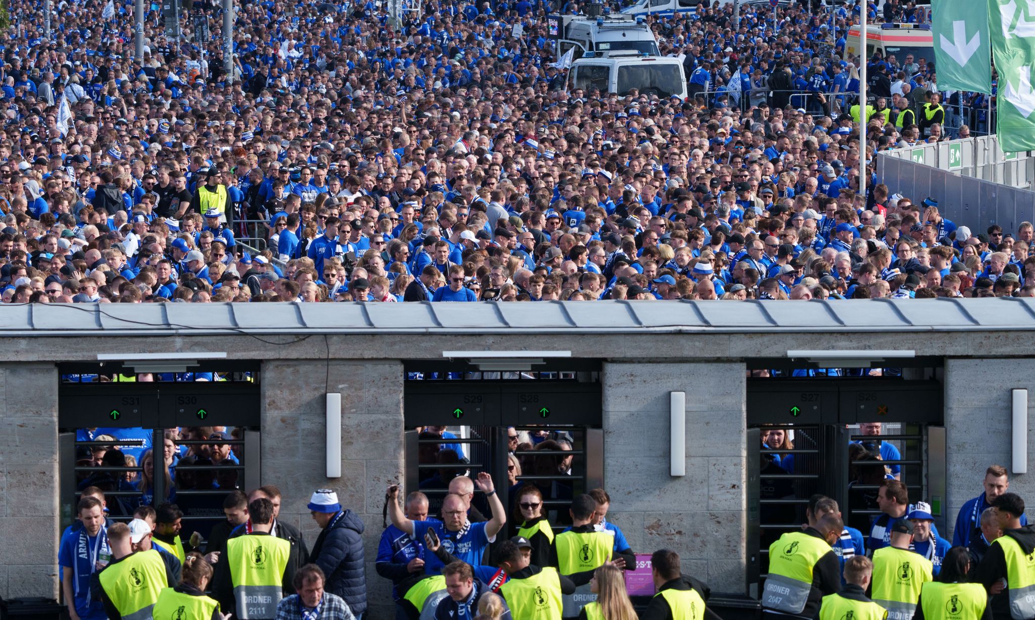 Vorwürfe nach Pokalfinale: Politik verspricht Aufarbeitung