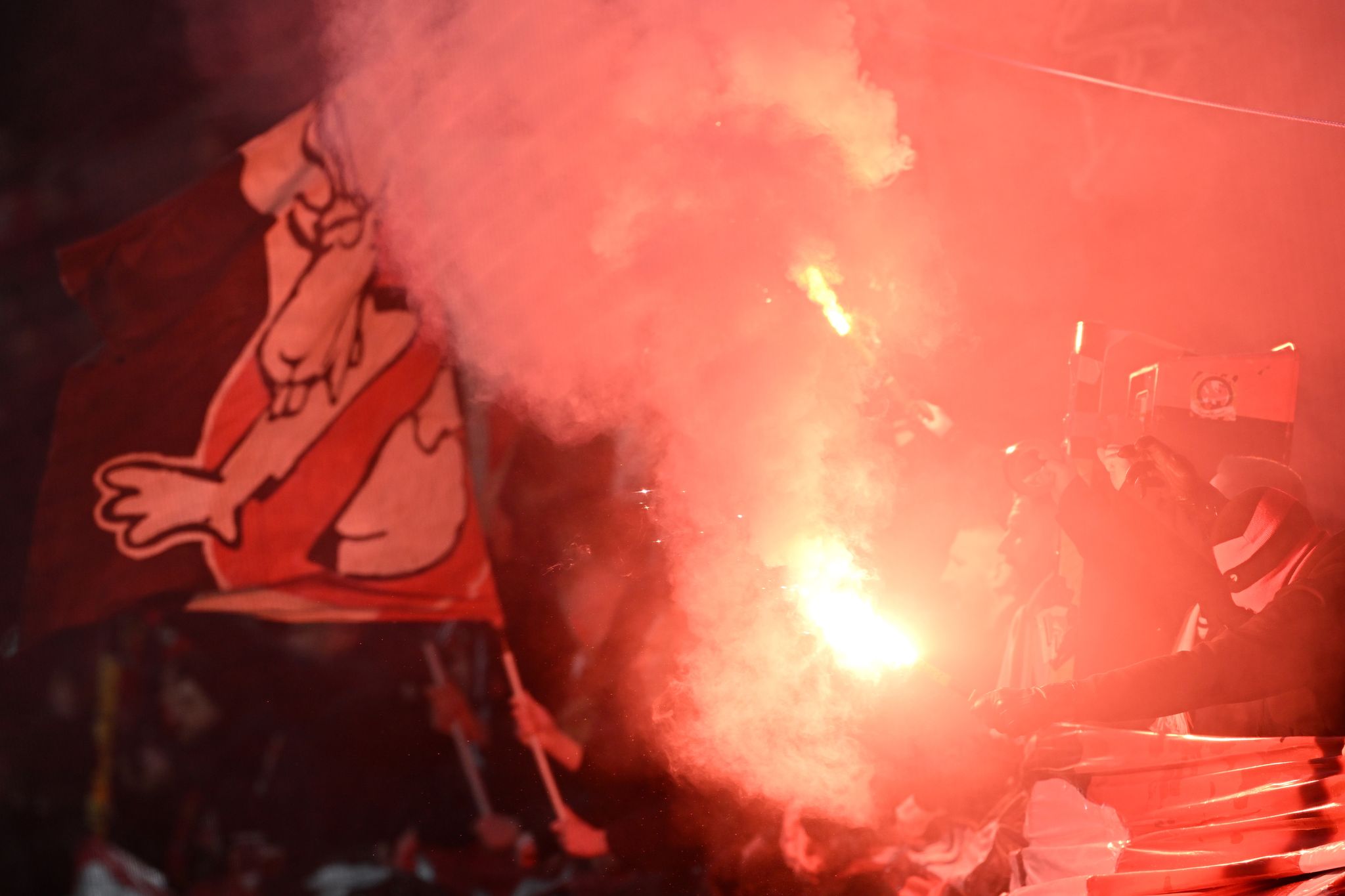 Fans zünden Pyro: Hohe Geldstrafen für Bayer und Union