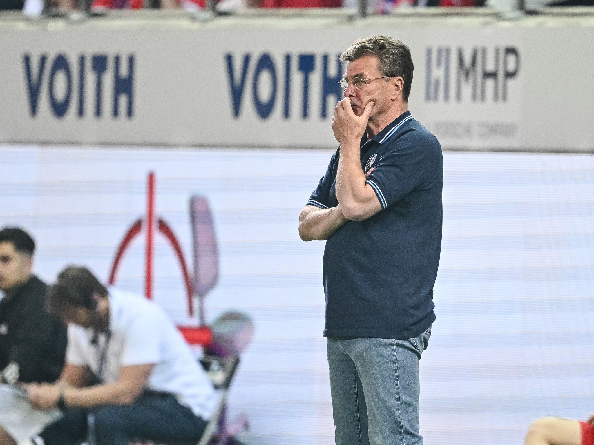 Auch bei Abstieg: Hecking bleibt Bochum-Trainer