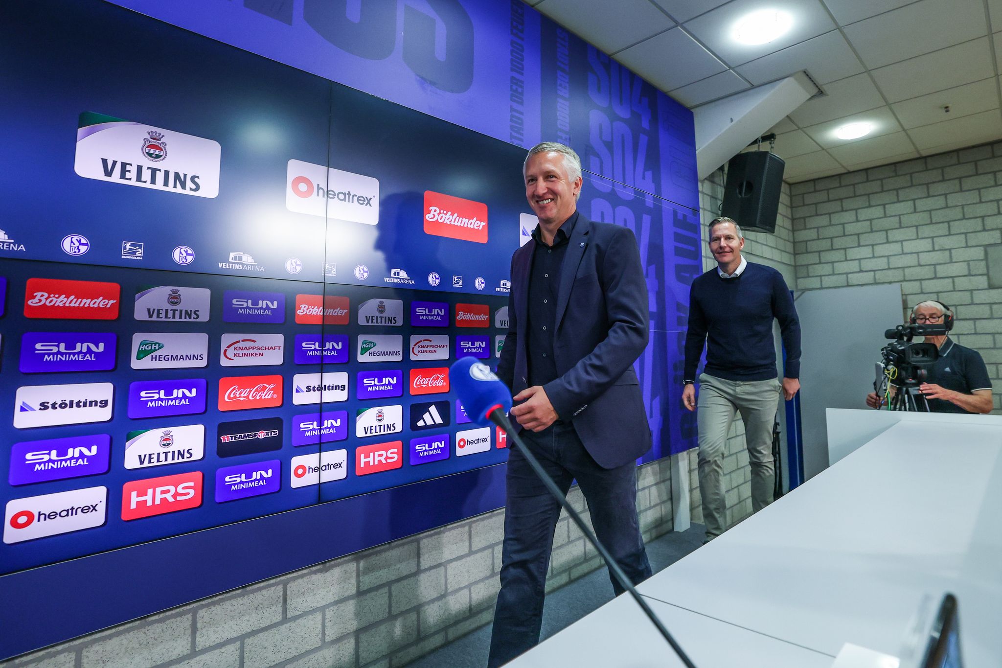 Neuer Trainer, Kaderumbruch: Baumann legt auf Schalke los