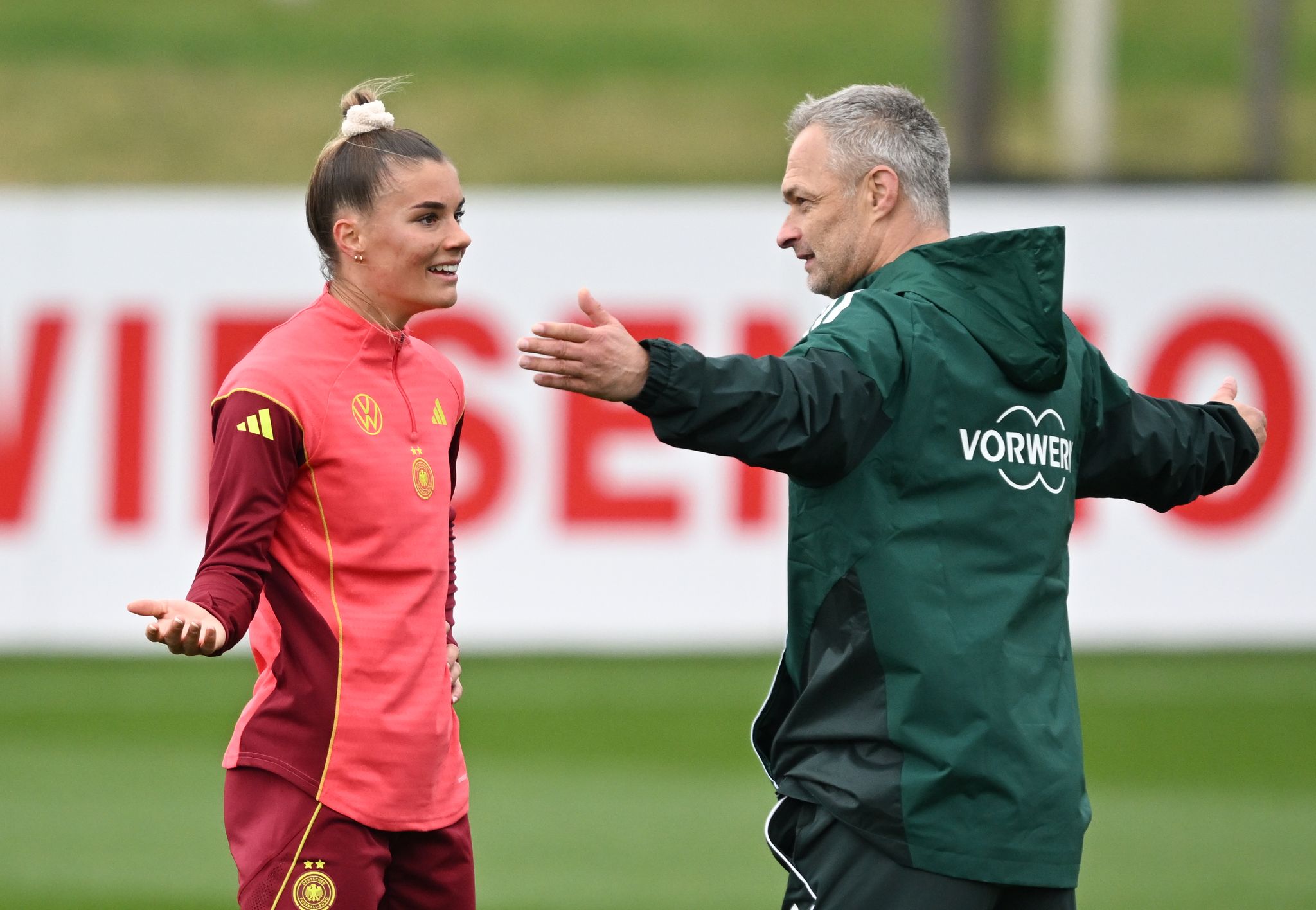 DFB-Frauen: Kader-Bekanntgabe in künstlicher Landschaft
