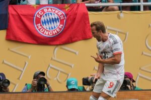 Doppelpacker Kane führt Bayern ins große WM-Duell mit Paris