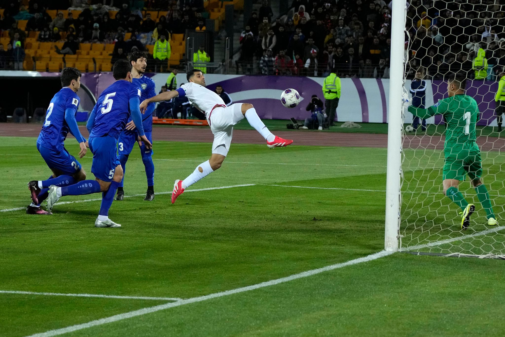 Neulinge bei Fußball-WM: Usbekistan und Jordanien dabei