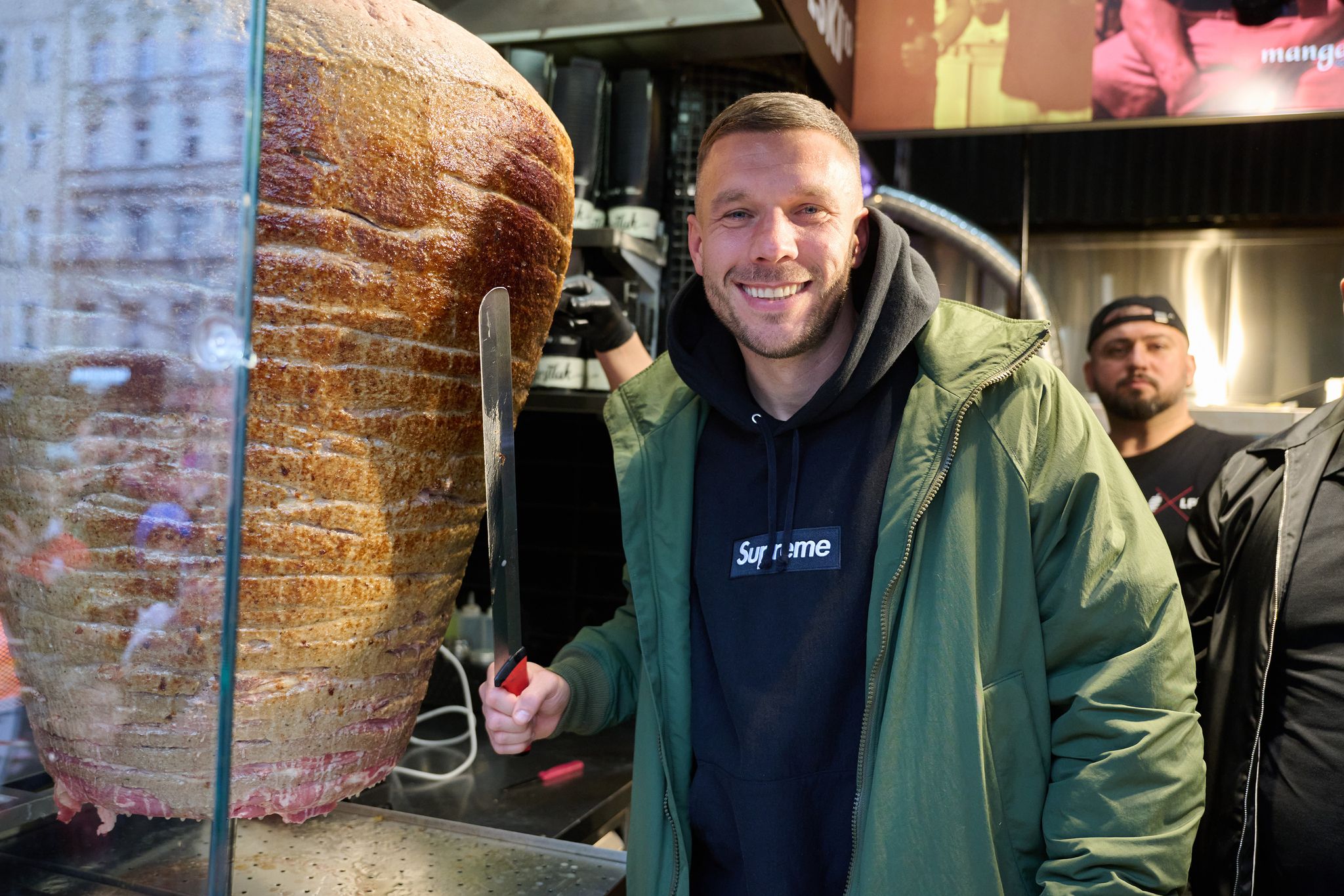 Podolski überall: «Einer von der Straße» macht Business