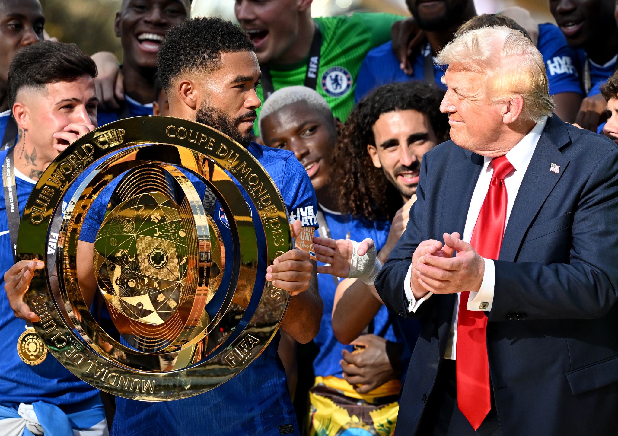 Trump sorgt auf Club-WM-Siegerpodest für Irritationen