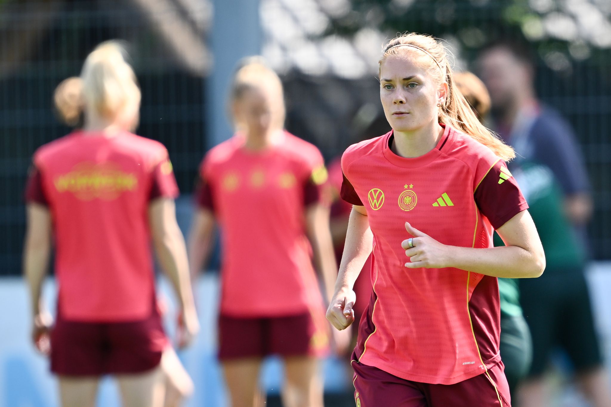 Nüsken neue Vize-Kapitänin bei den Fußballerinnen