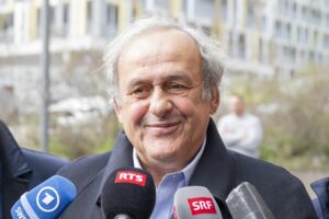 Einbrecher erbeuten bei Platini Medaillen und Trophäen