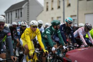 Van der Poel mit Etappensieg in Gelb – Lipowitz ärgert Stars