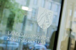 DFB-Schiedsrichter dürfen vor Arbeitsgerichten klagen
