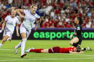 Ex-Weltfußballerin Hegerberg nach Fehlschuss: «Shit happens»