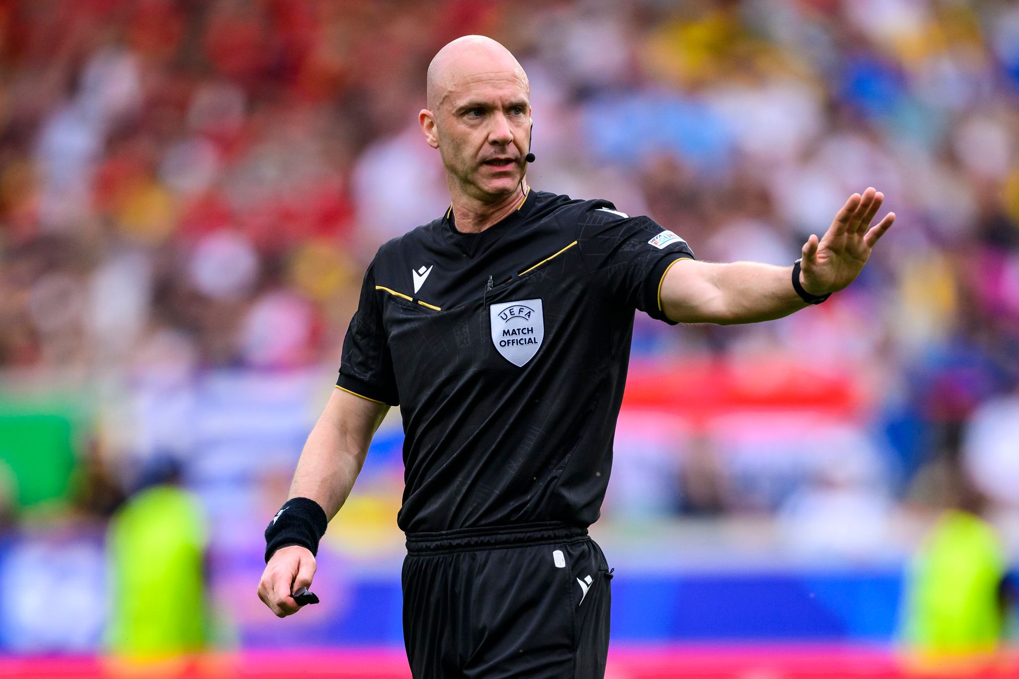 Kritisierter EM-Schiri Taylor pfeift Bayerns Viertelfinale