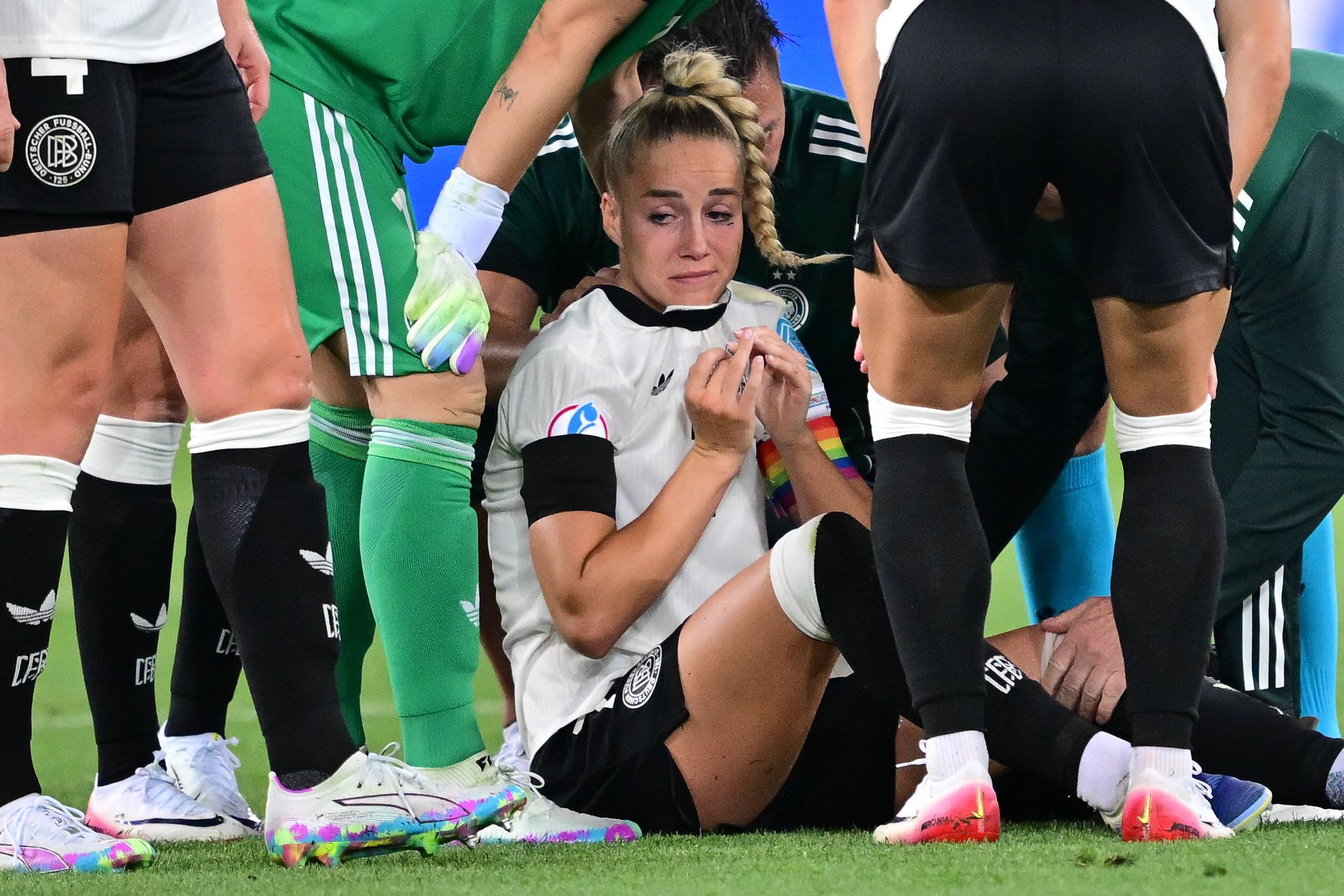 Dritter Kreuzbandriss? DFB-Team bangt mit Kapitänin Gwinn