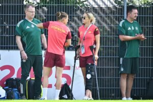Mit Krücken und Eisbeutel: Gwinn nur noch EM-Trainingsgast