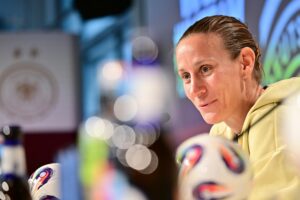 Torfrau Berger: Für den Opa bis ins EM-Finale