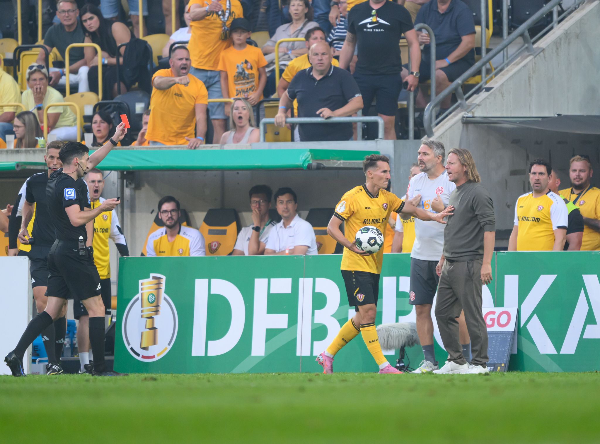 Mainz-Trainer Henriksen für ein Pokalspiel gesperrt