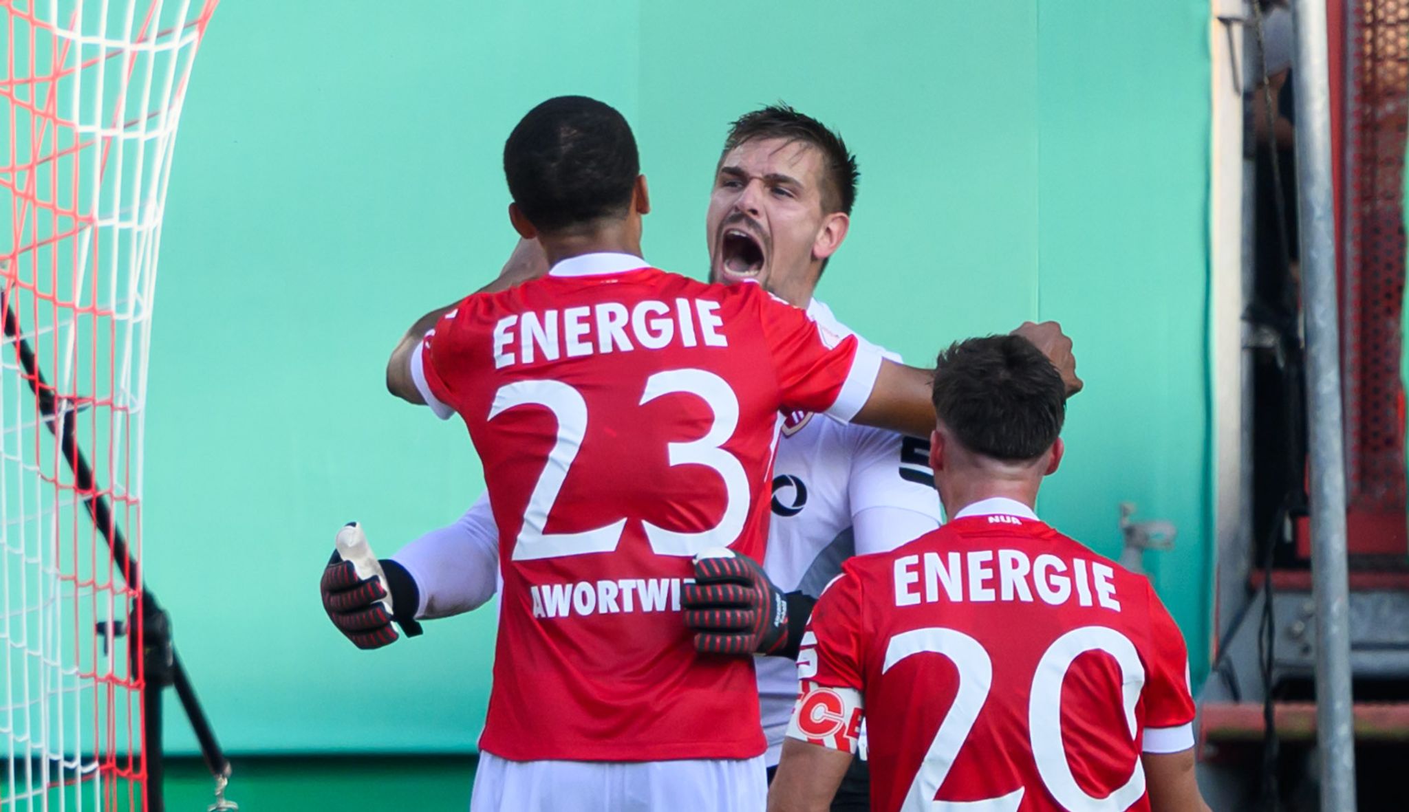 Dank Ersatzkeeper: Cottbus wirft Hannover aus dem Pokal