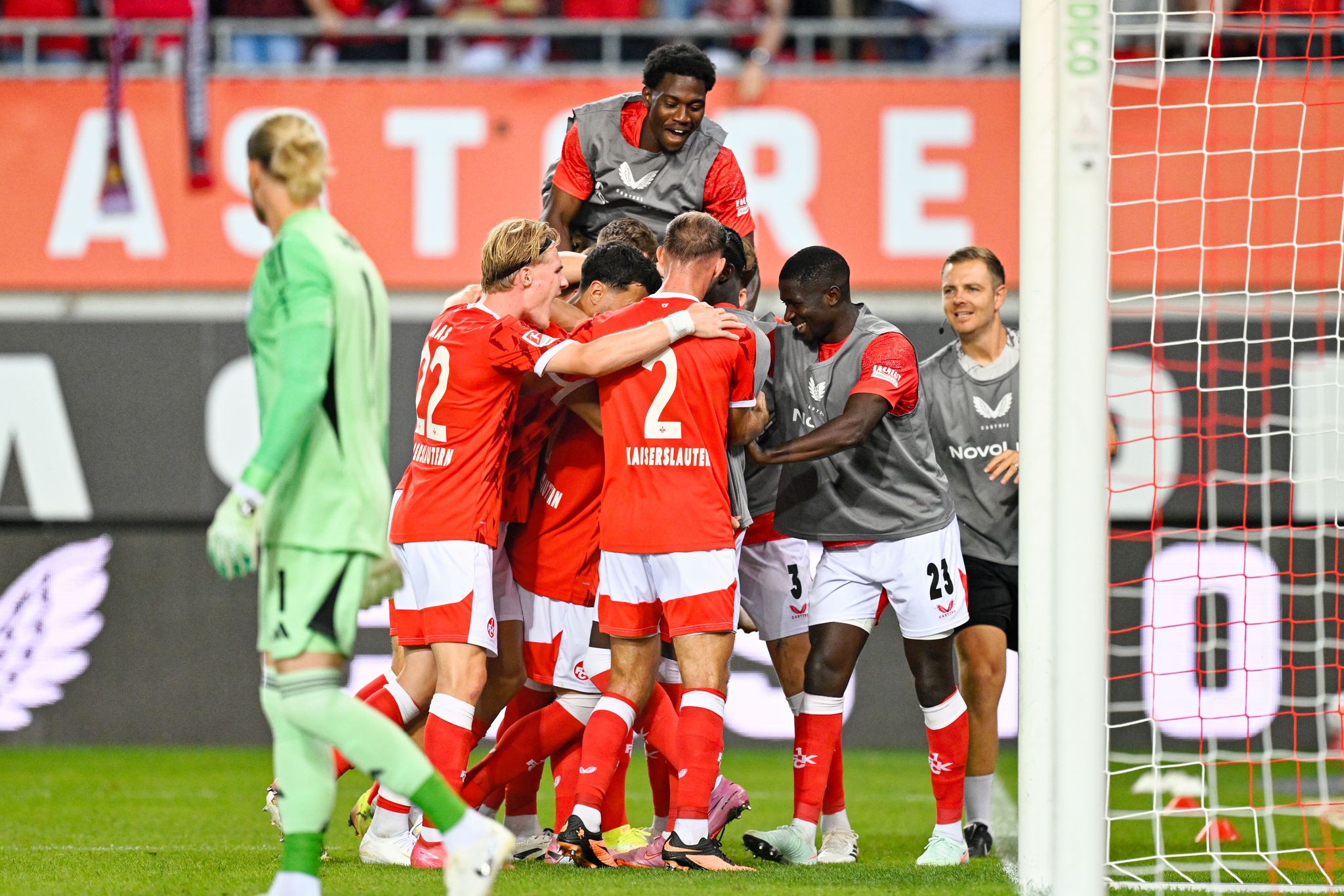 Mit Coolness vom Punkt: Lautern bezwingt Schalke
