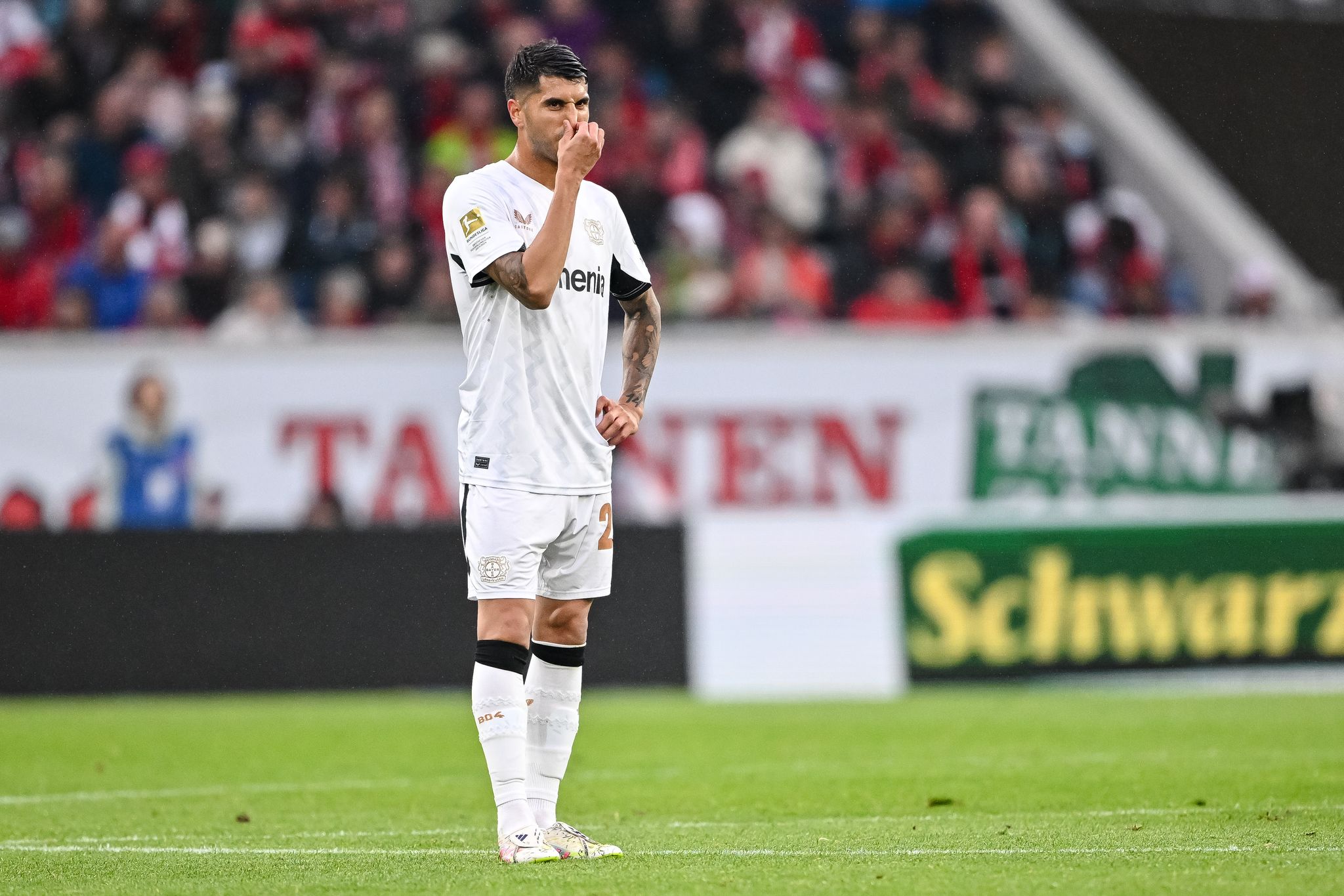 Leverkusen dementiert Wechselgerüchte um Palacios