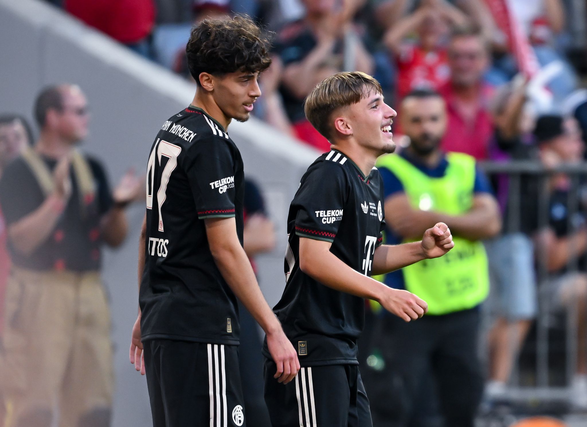 Talent und Traumtorschütze Karl verlängert bei Bayern