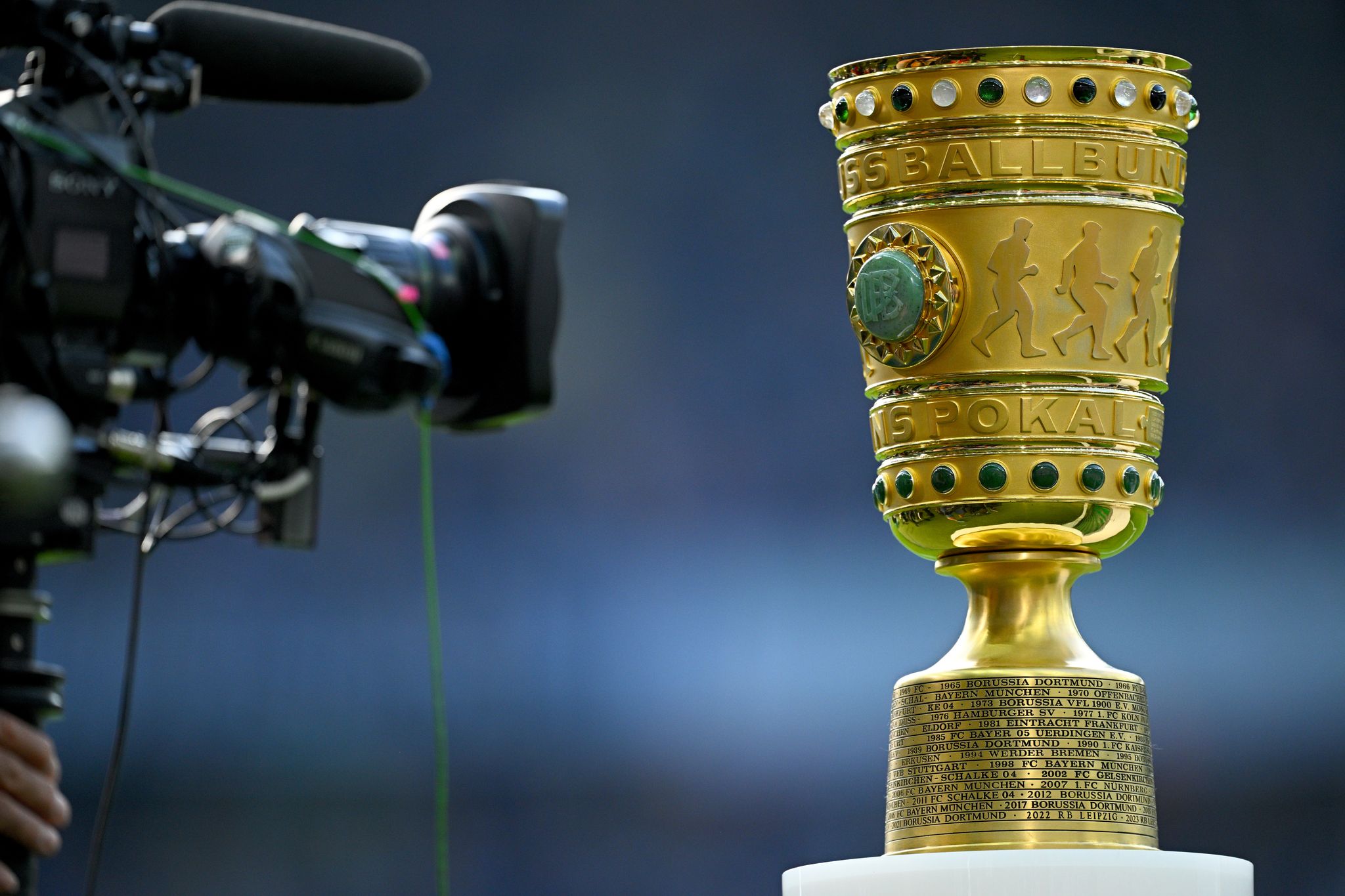 Bayern im Pokal nach Köln – Top-Duell Frankfurt gegen BVB