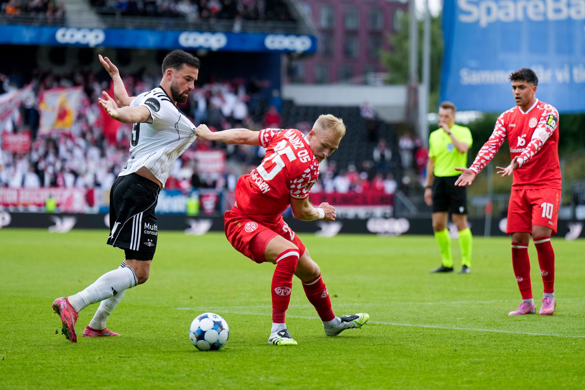 Mainzer Rückspiel: Feuerwerk vor Rosenborg-Hotel gezündet