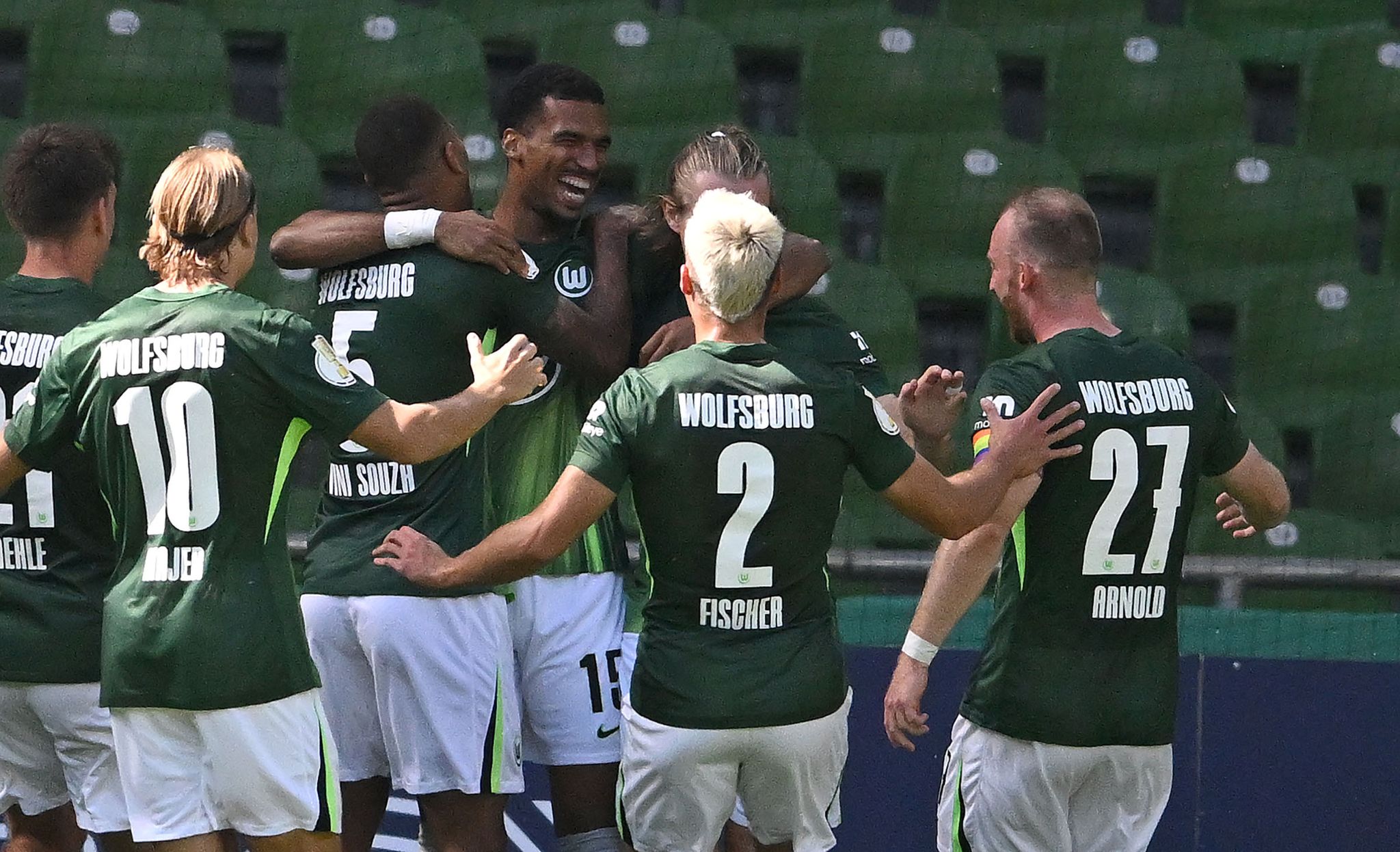 Rekordsieg für Wolfsburg bei Pflichtspiel-Debüt von Simonis