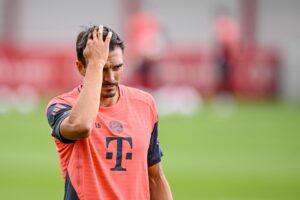 Bayern-Manager kündigt Weggang von Millionen-Profi an