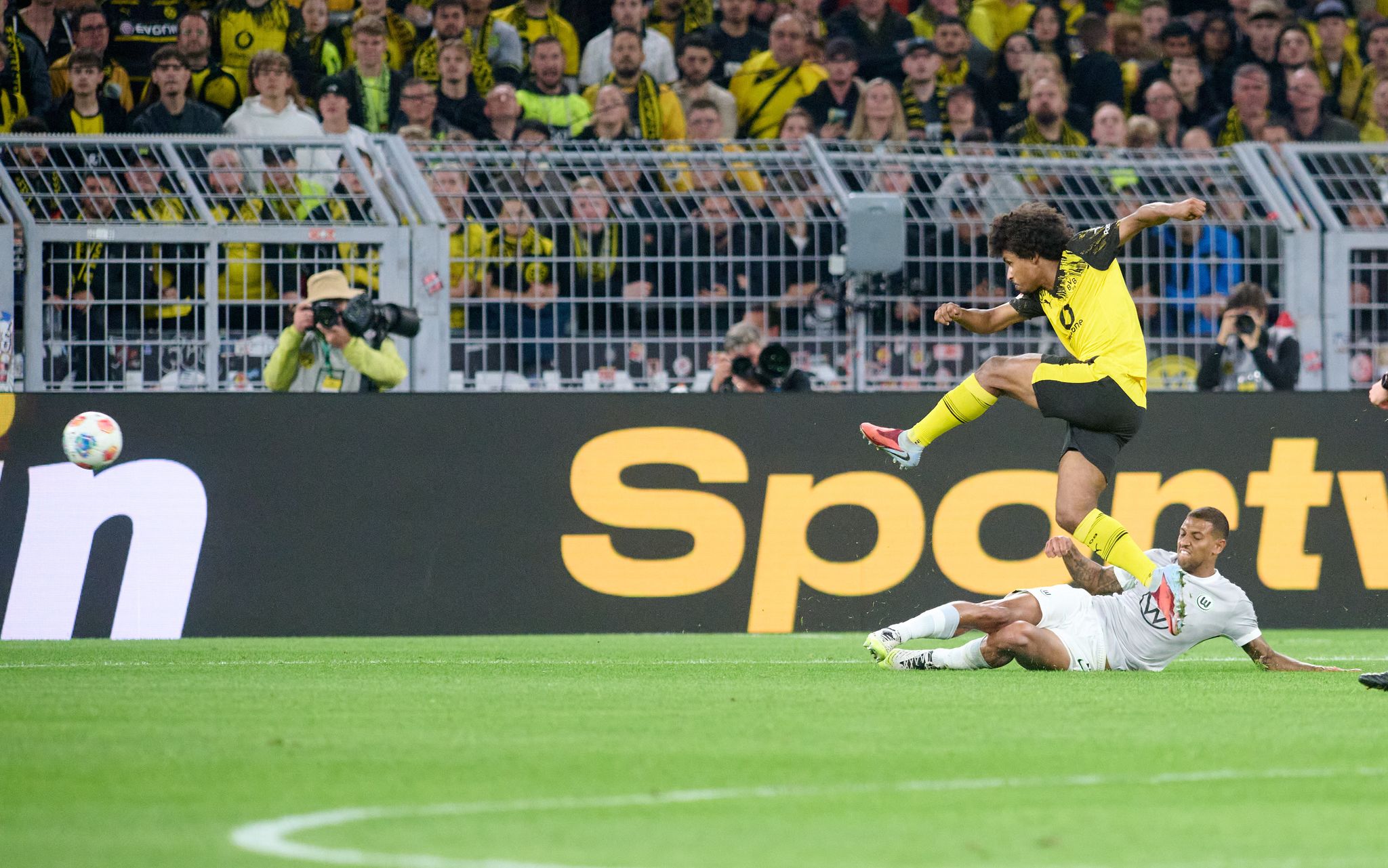 Bei Schlotterbeck-Comeback: Dortmund bezwingt Wolfsburg