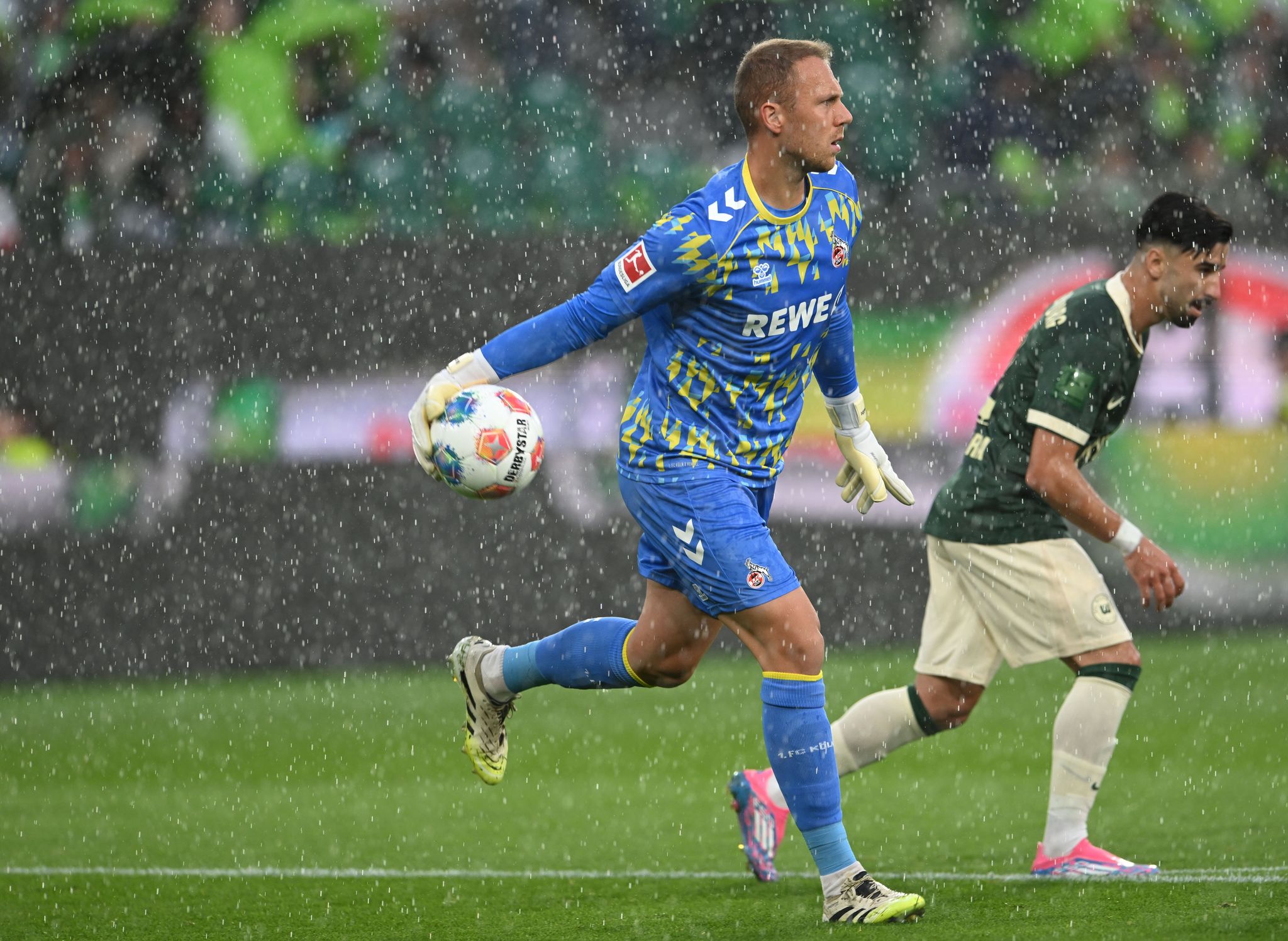 Bundesliga-Spiel in Wolfsburg wegen Gewitters unterbrochen