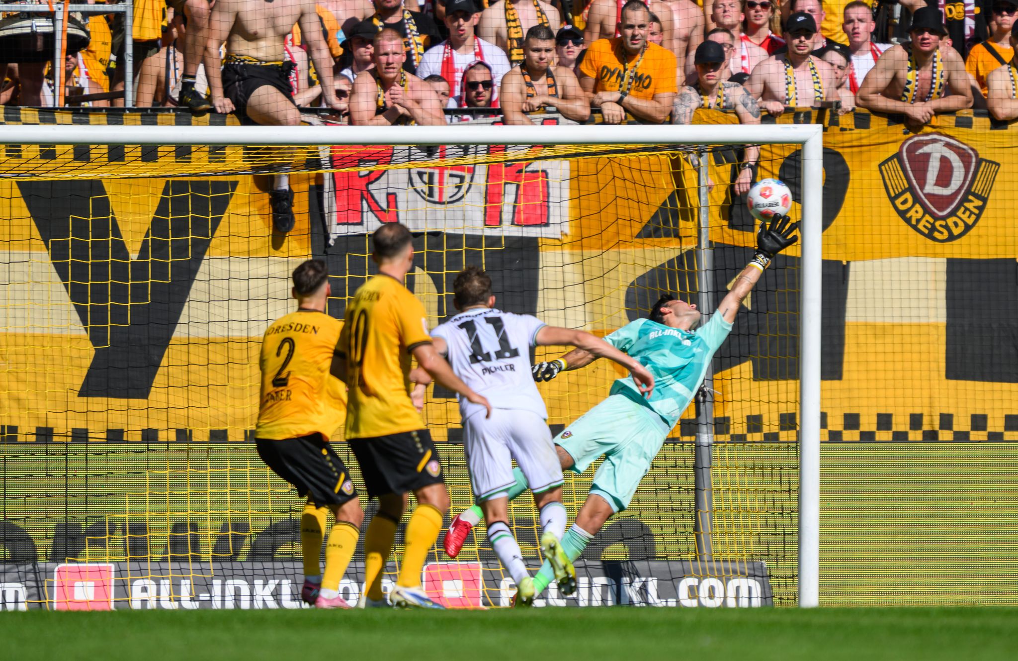 Hannover nutzt Überzahl nicht: Nur 2:2 bei Dynamo Dresden