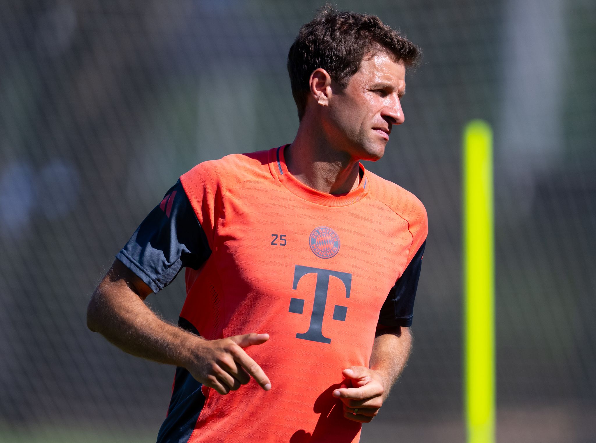 Nanu? Thomas Müller trainiert beim FC Bayern mit