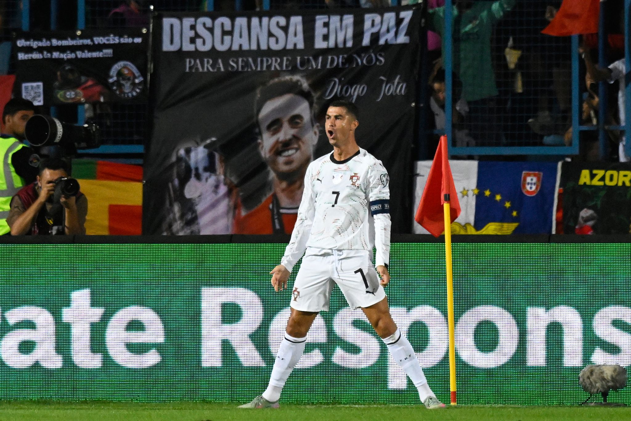 Gedenken an Diogo Jota: Ronaldo-Tore bei Portugal-Sieg