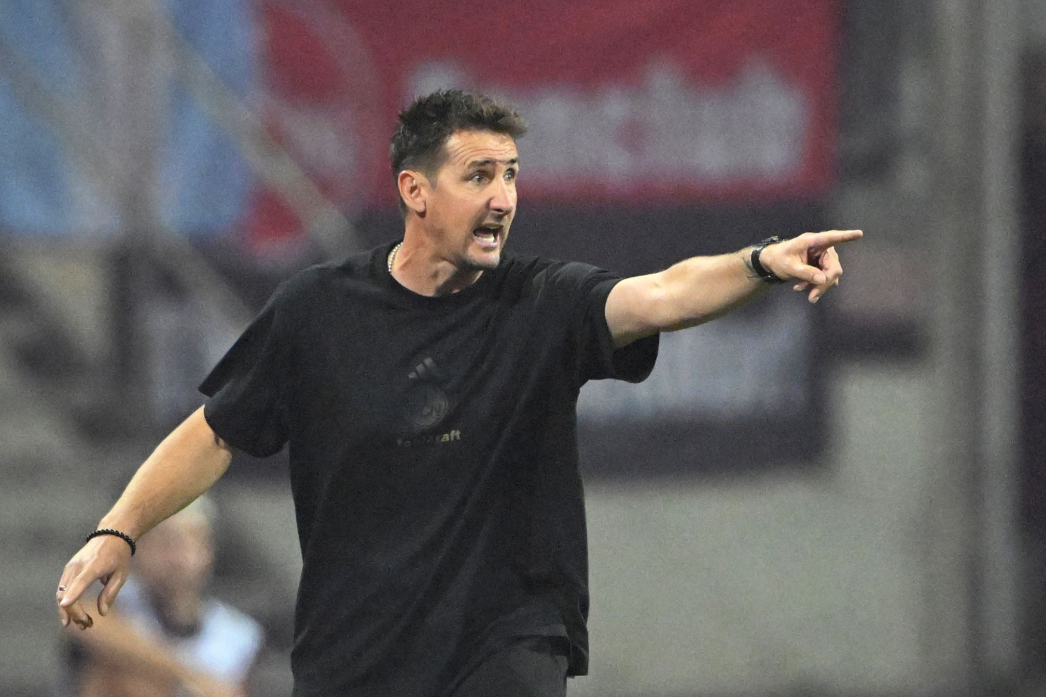 Endlich Sieger: «Miroslav Klose»-Rufe berühren den Trainer