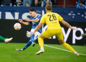 Porath schießt Schalke auf den Aufstiegsplatz