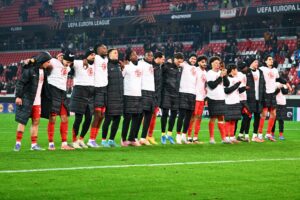 Shirts von den Fans: Freiburgs besonderer Europapokal-Jubel