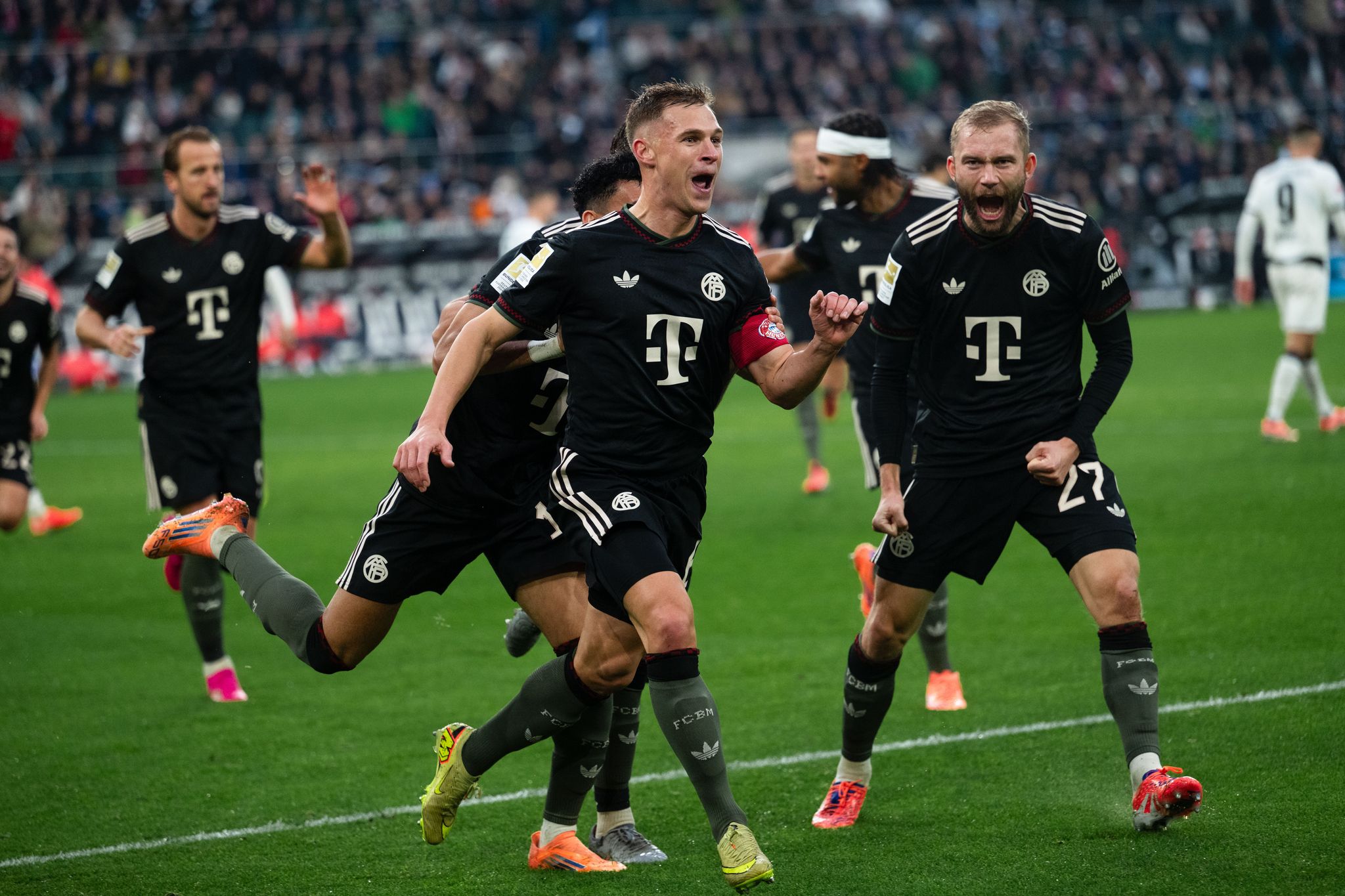 Bayern treffen spät zum Sieg nach großem Gladbacher Kampf Bayern treffen spät zum Sieg nach großem Gladbacher Kampf