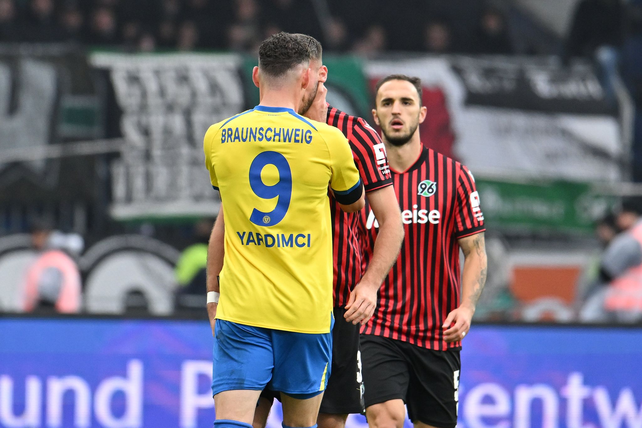 Nach Würgegriff: Braunschweig-Stürmer drei Spiele gesperrt Nach Würgegriff: Braunschweig-Stürmer drei Spiele gesperrt