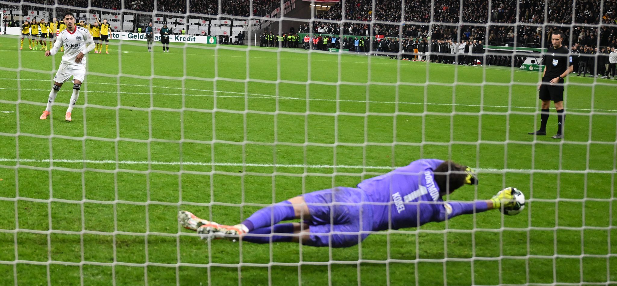 BVB gewinnt Krimi in Frankfurt – Wolfsburg und Augsburg raus BVB gewinnt Krimi in Frankfurt – Wolfsburg und Augsburg raus