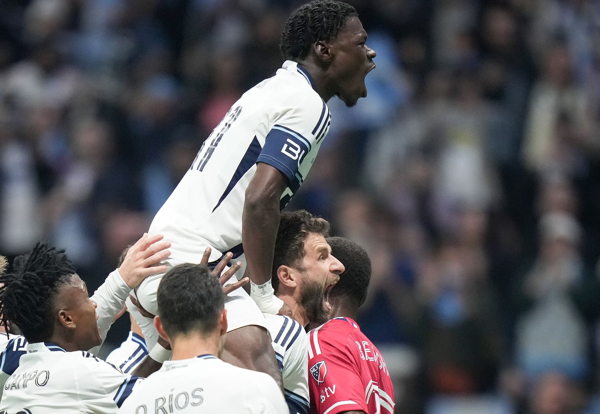 Müller trifft wieder: Vancouver gewinnt Playoff-Auftakt Müller trifft wieder: Vancouver gewinnt Playoff-Auftakt