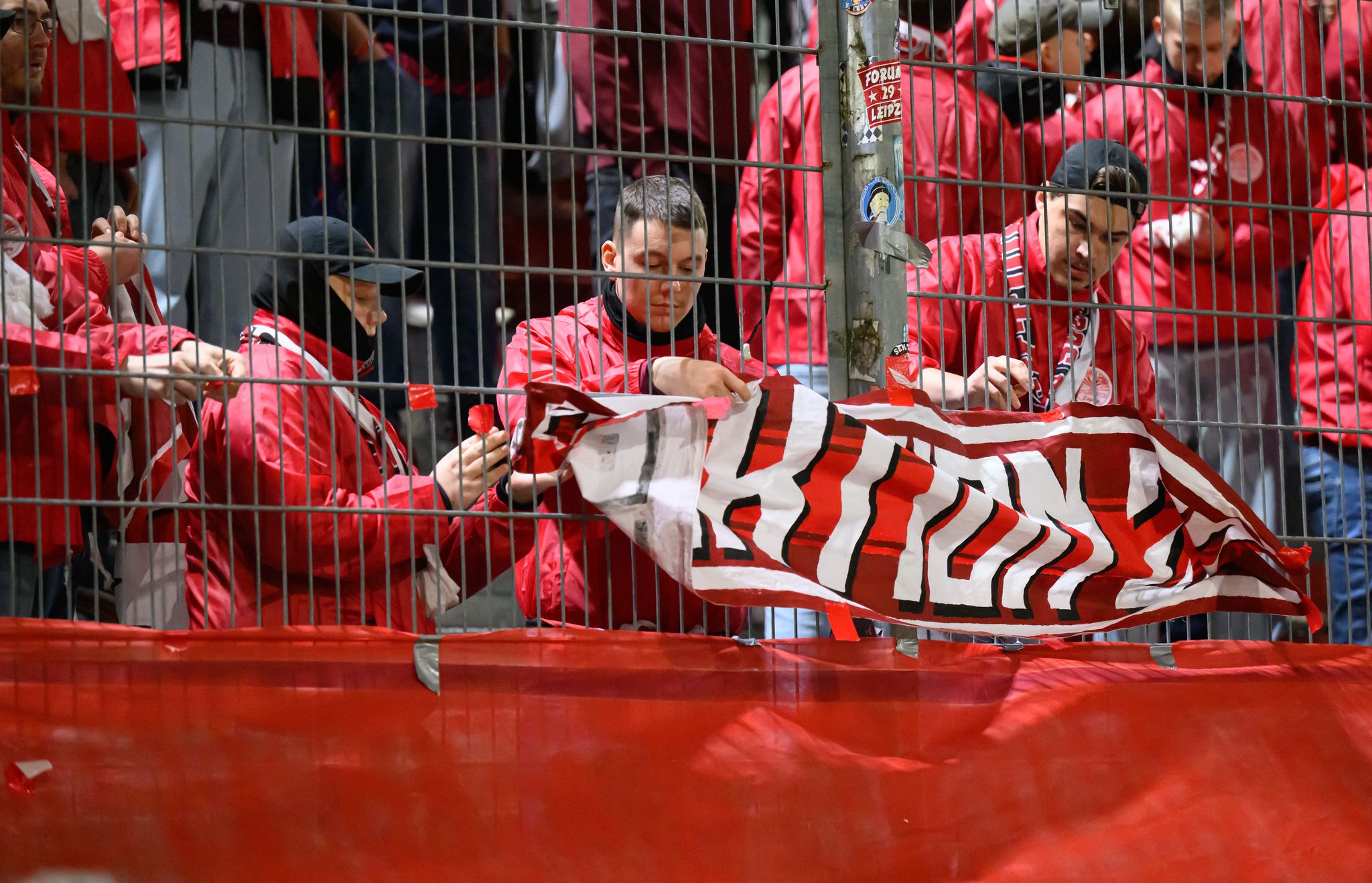 Nach medizinischem Notfall: Leipzig-Fan in Cottbus gestorben Nach medizinischem Notfall: Leipzig-Fan in Cottbus gestorben