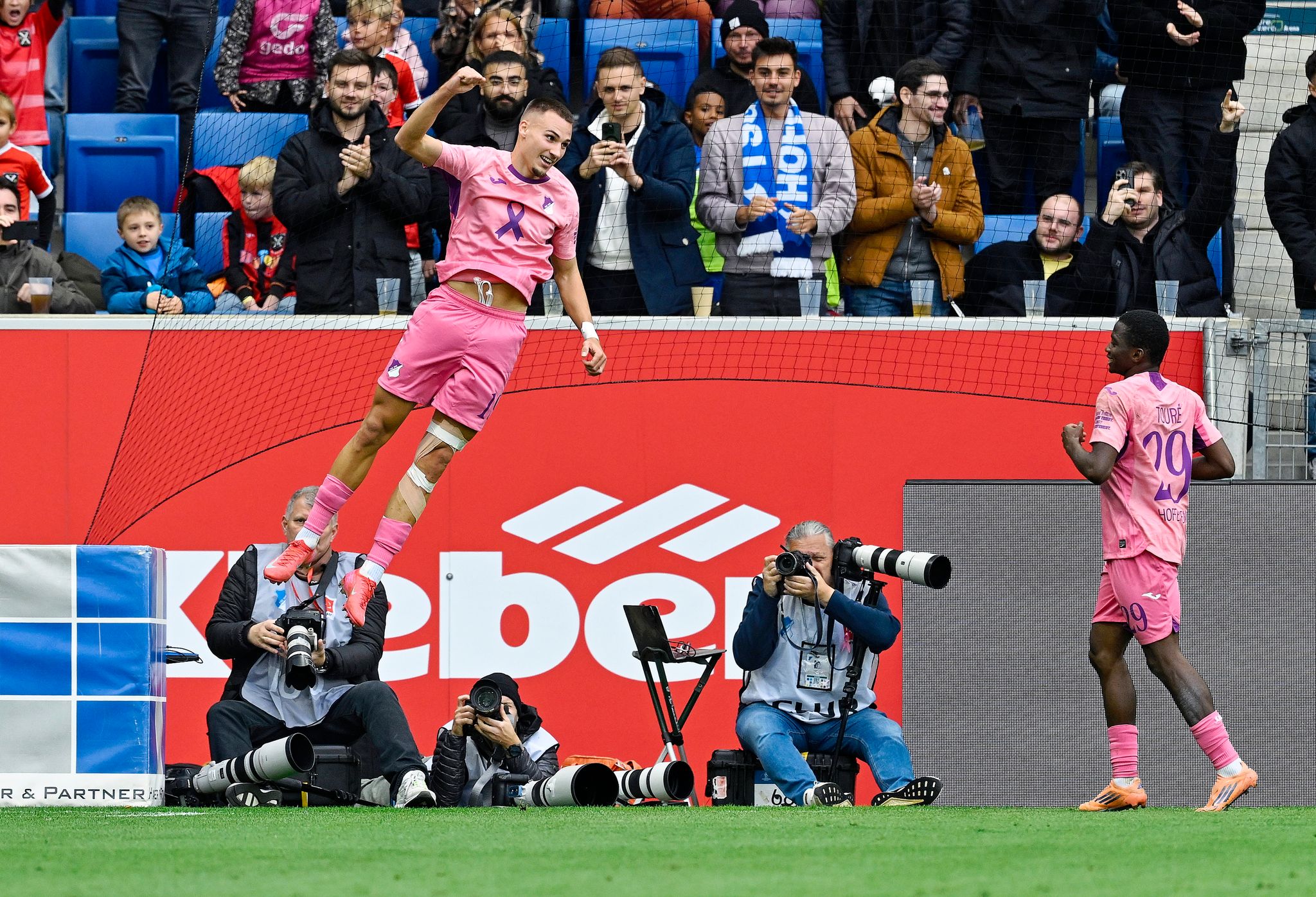 Heimsieg in Pink und mit Schleife: Hoffenheim beendet Misere Heimsieg in Pink und mit Schleife: Hoffenheim beendet Misere